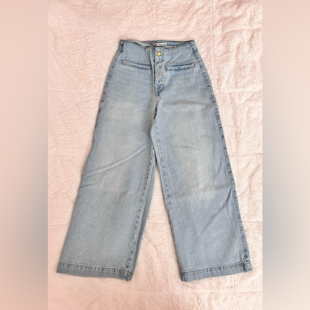 Zara Wide-Leg High-Waist Buttoned Jeans - Picture 2 of 10
